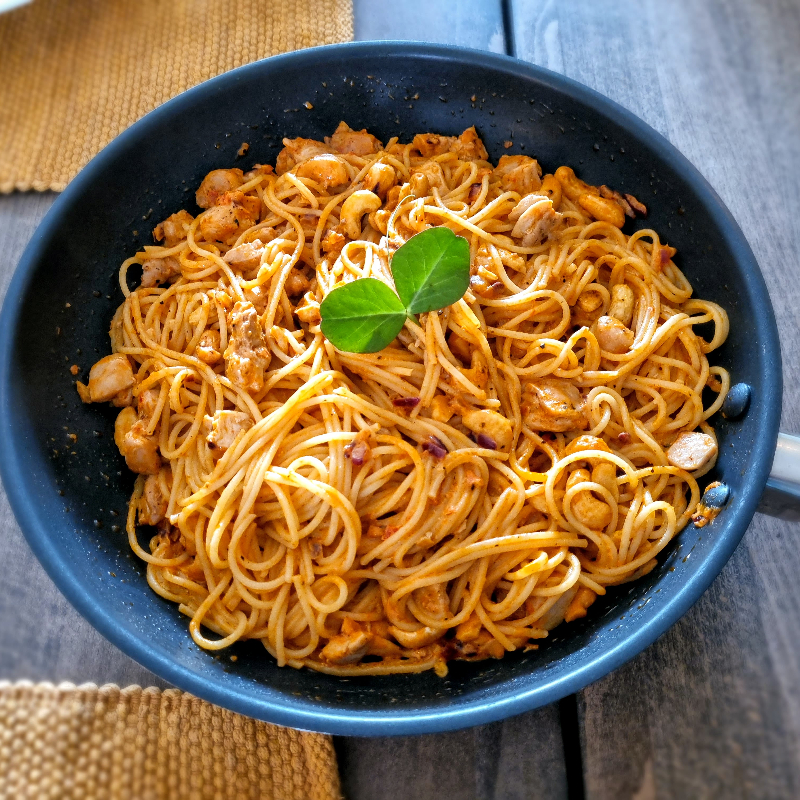 pasta med rød pesto